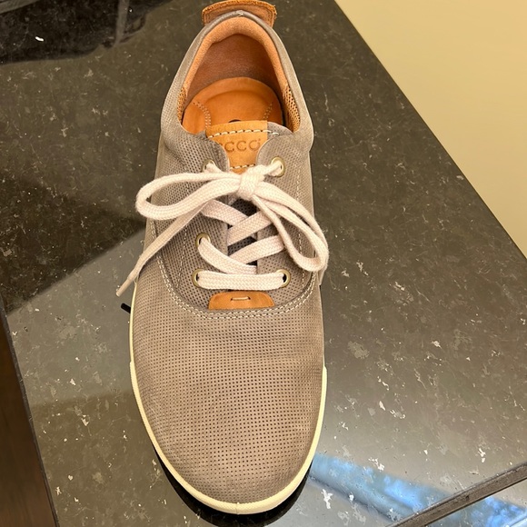 Ecco man’s sneaker type shoe - Picture 1 of 2